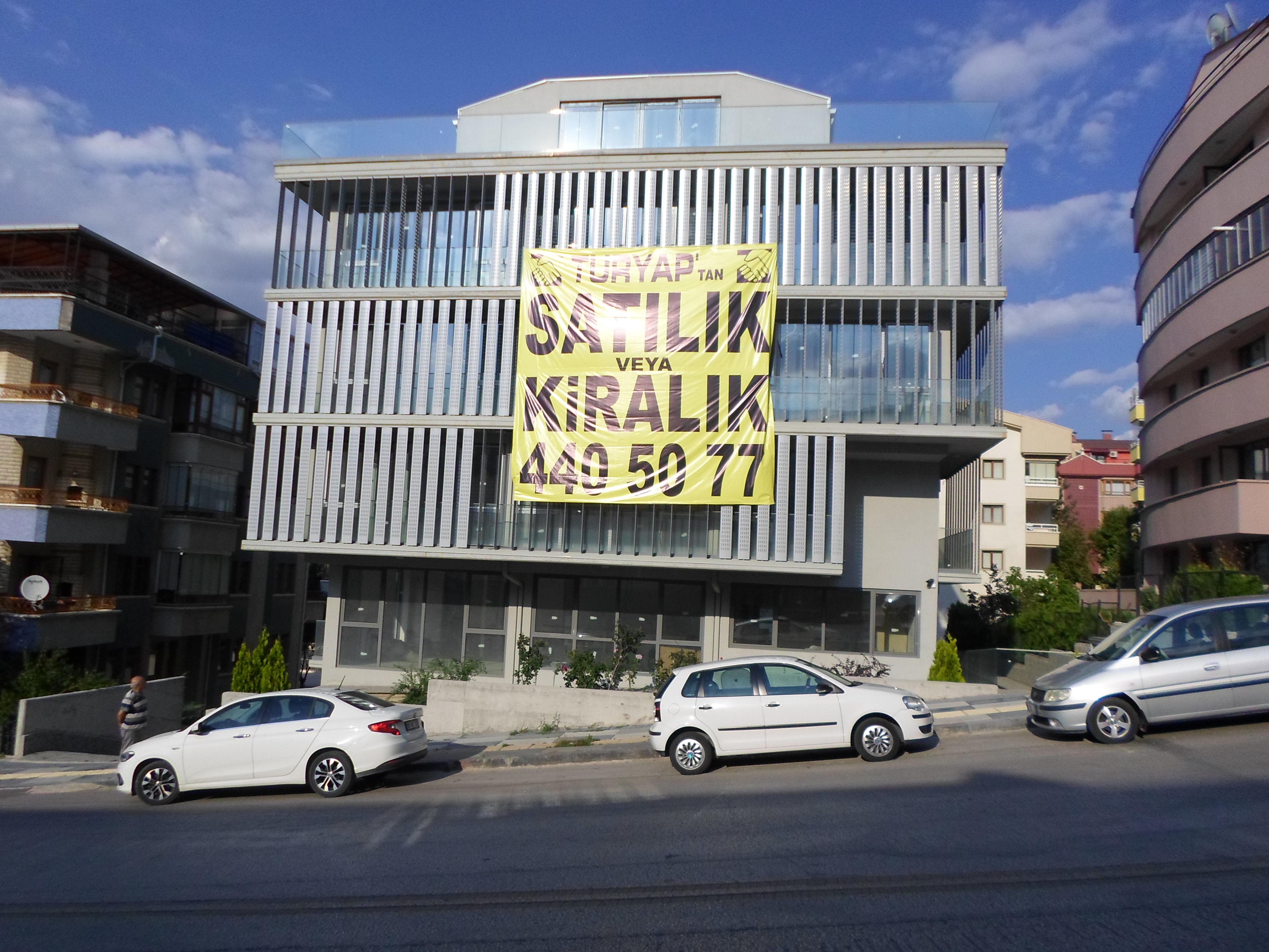 Hollanda Caddesi Ofis Binası